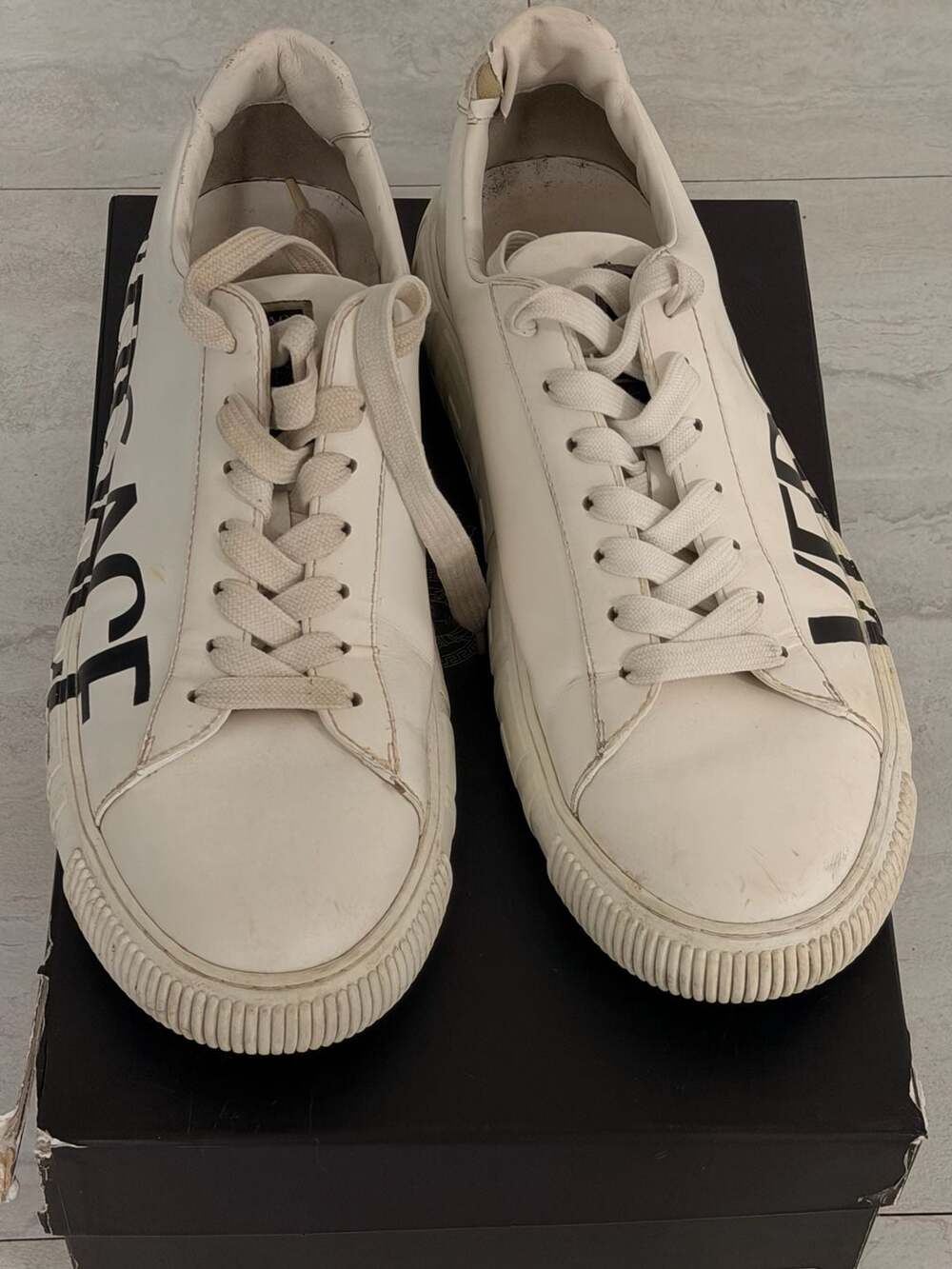 Versace Men's Greca Logo Low-Top Sneakers (DSU8404_DV51G)